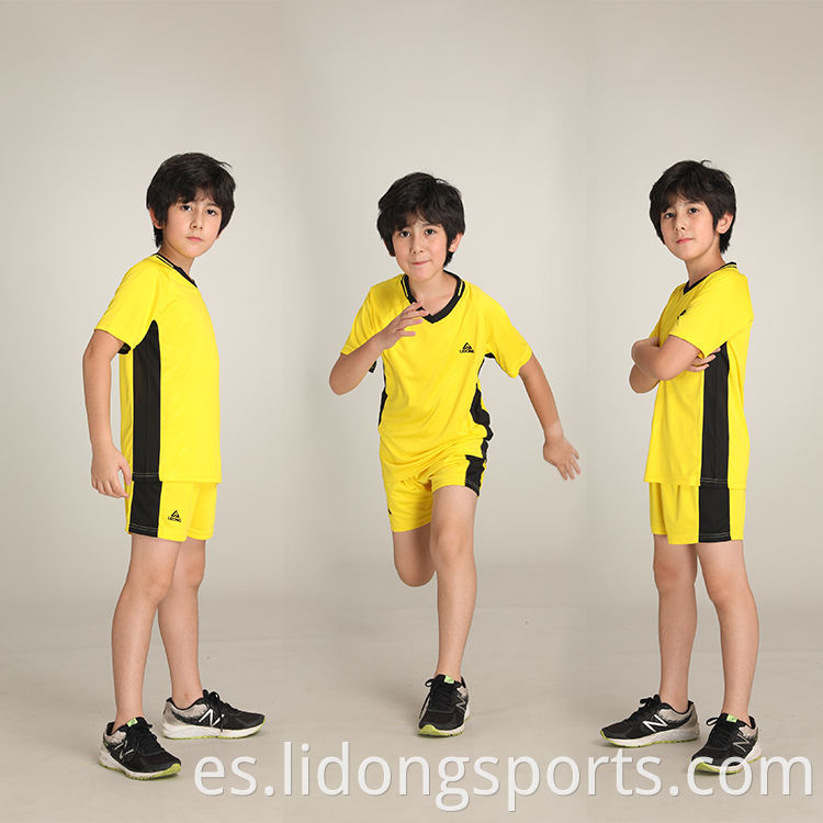 Camisa de fútbol de manga corta al por mayor Juego de uniformes de fútbol deportivo para niños
